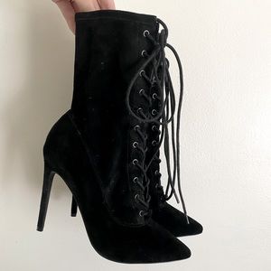 Steve Madden Point Toe Lace Up Boots